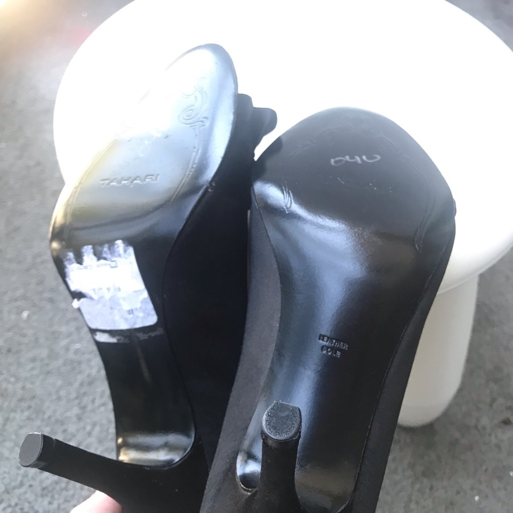 Tahari Heels - Picture 8 of 10